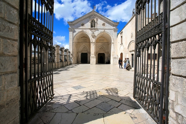 Dal 22 al 25 giugno “Monte Sant’Angelo Longobarda” per celebrare gli otto anni dal riconoscimento UNESCO del Santuario dell’Arcangelo Michele Dal 22 al 25 giugno “Monte Sant’Angelo Longobarda” per celebrare gli otto anni dal riconoscimento UNESCO del Santuario dell’Arcangelo Michele